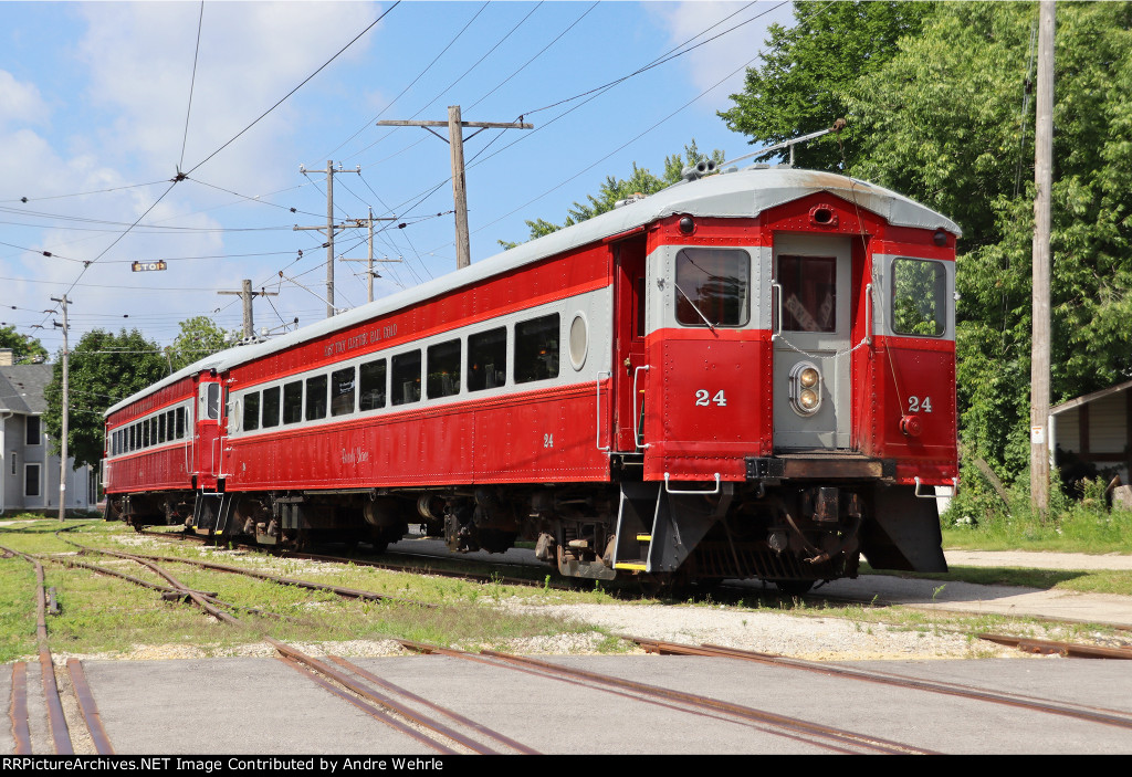 METW 24 "Beverly Shores" waits to lead the dinner train into the platform